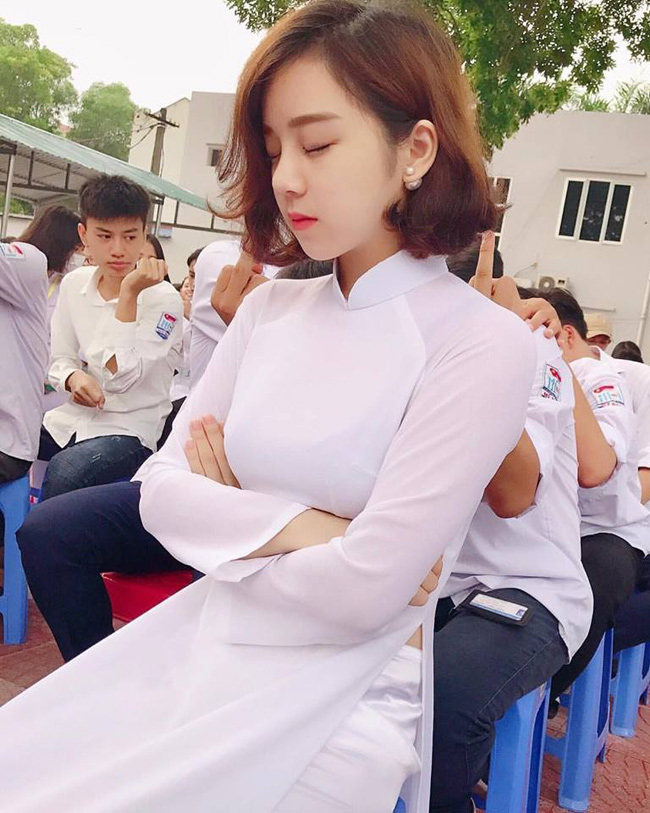 Những lần đăng ảnh khiến fan sốt xình xịch của hot girl ngủ gật